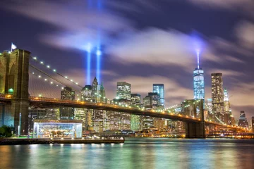 Meubelstickers Manhattan skyline with Brooklyn Bridge and the Towers of Lights in New York © Oleksandr Dibrova