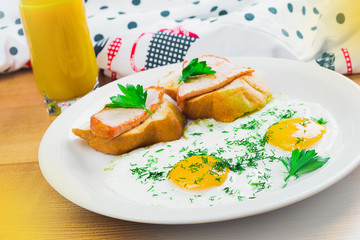 Breakfast. Fried eggs and sandwiches