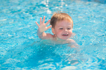 Fototapeta na wymiar Child playing in water