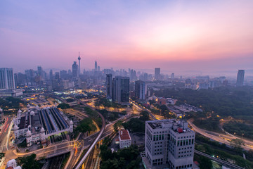 Obraz premium Beautiful sunrise at Kuala Lumpur city centre