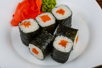 Salmon maki