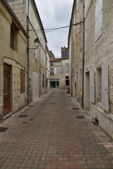 Fototapeta na wymiar Ruelle typique au centre historique de Saintes 