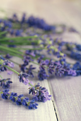 Obraz na płótnie Canvas Lavender flowers on table close up