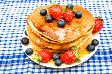 pancakes with fresh berries and honey