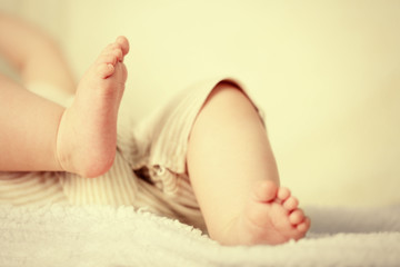 Obraz na płótnie Canvas Baby legs, closeup