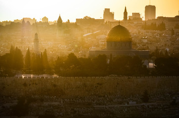 Naklejka premium Słońce zachodzi nad Jerozolimą