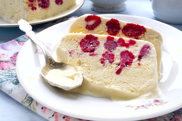 Raspberry ice-cream dessert semifreddo