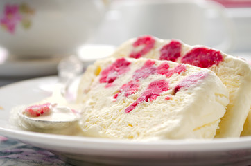 Raspberry ice-cream dessert semifreddo