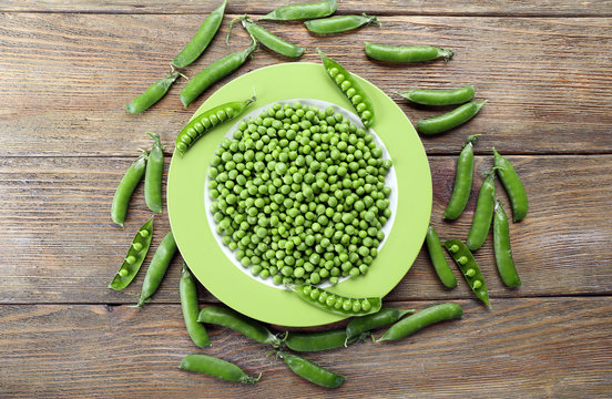 Fresh green peas in bowl on table close up