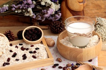 Fototapeta na wymiar Oat flakes with currant dried fruit and milk