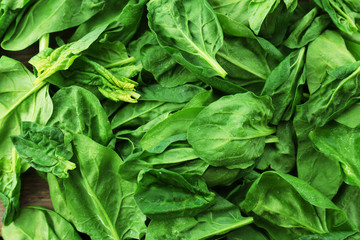 Fototapeta na wymiar Fresh spinach leaves, closeup