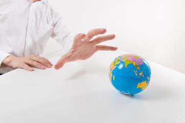ビジネスマンと地球