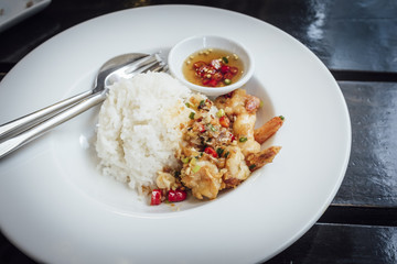 Fried shrimp, salt, pepper with rice / thai food