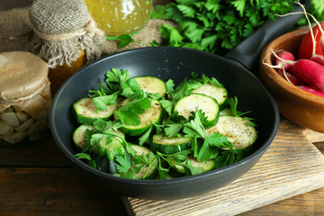 Obraz premium Sliced zucchini in pan on table, closeup