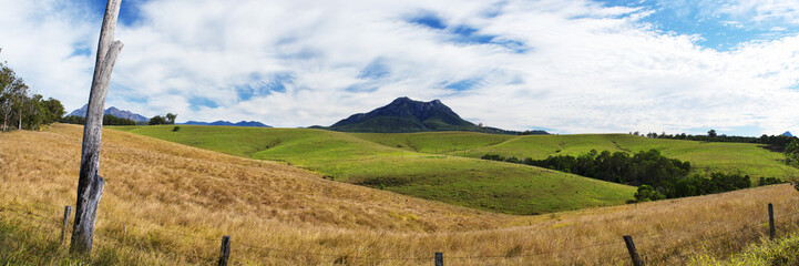 Fototapeta na wymiar Outback mountain and field in the Scenic Rim, Queensland.