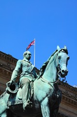 Obraz premium Statue of Albert Prince Consort in front of St Georges Hall, Liverpool.