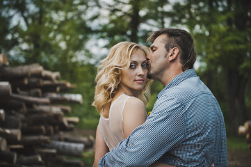 Fototapeta premium Walk of a newly-married couple about logs 3235.