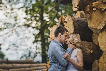 Walk of a newly-married couple about logs 3239.