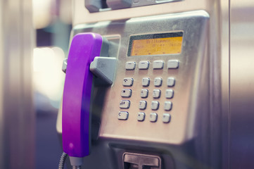 pinkfarbener Telefonhörer