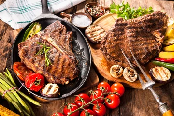 Fototapeten Beef steaks with grilled vegetables © Alexander Raths