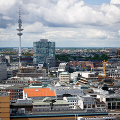 Obraz premium Hamburg, Germany. A view across the German city of Hamburg with the iconic radio tower visible in the distance.
