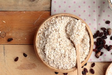 Oat flakes with currant dried fruit.