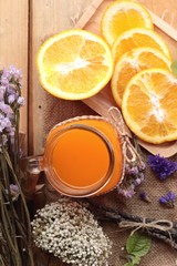 Obraz na płótnie Canvas Orange juice with fresh orange fruits sliced.