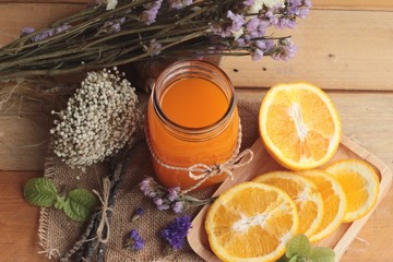 Orange juice with fresh orange fruits sliced.