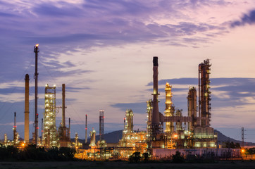 Fototapeta na wymiar Oil refinery at twilight with sky background.