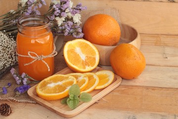 Orange juice with fresh orange fruits sliced.