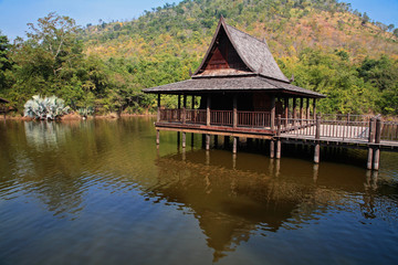 Fototapeta na wymiar Traditional wood Thai house above lake