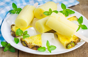 Homemade popsicles with pineapple and yogurt