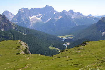 Fototapeta na wymiar Dolomiti - Lago di Antorno e Misurina visti dalle Tre Cime di Lavaredo