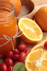 Orange juice with fresh orange fruits sliced.