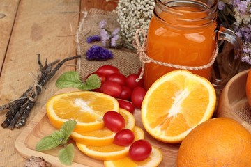 Orange juice with fresh orange fruits sliced.