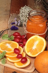 Orange juice with fresh orange fruits sliced.