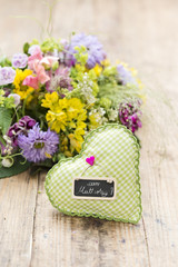 Blumenstrauss mit Schild 