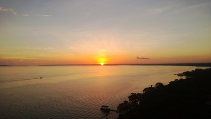 Obraz premium sunset behind the amazon river, manaus, brazil