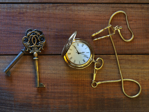 Llaves y reloj de bolsillo