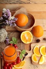 Orange juice with fresh orange fruits sliced.