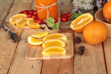 Orange juice with fresh orange fruits sliced.