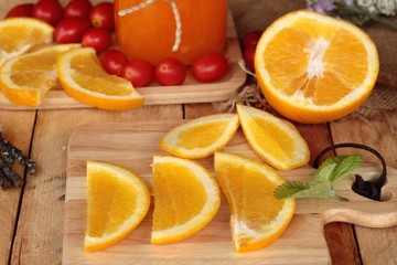 Orange juice with fresh orange fruits sliced.