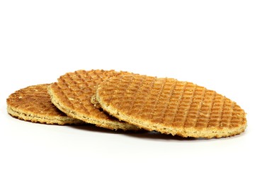 niederländische Sirupwaffeln isoliert auf weißem Hintergrund