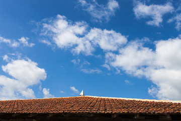 Naklejka premium Toit et Ciel bleu, France