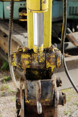 Schaufel mit Hydraulik an einem Raupenbagger