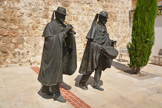 estatuas de bronce en las calles de burgos