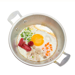 Fried eggs with pork chops in the pan hot dog is a symptom break