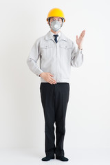 作業服を着た日本人男性