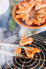 grilling chicken wings