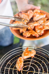 grilling chicken wings